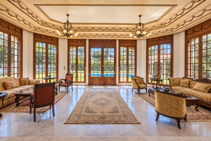 Sale of traditional villa with 5 bedrooms and pool in California, Casablanca