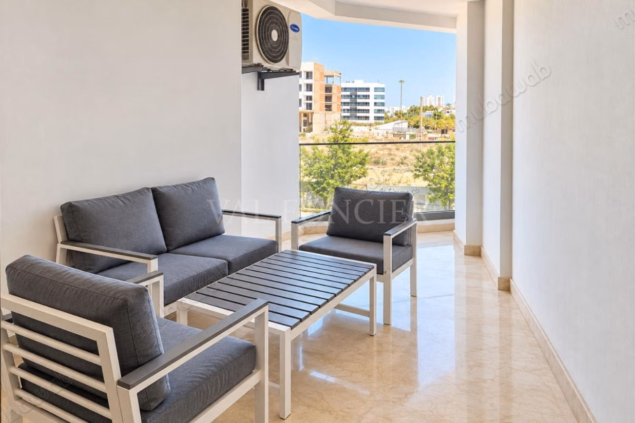 Affitto Studio arredato con terrazza Taddart, Casablanca