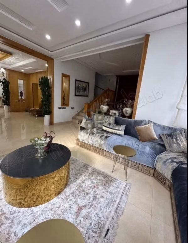 Très belle villa avec piscine en location à Hassan