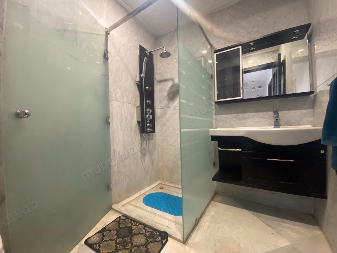 Alquiler de un apartamento en Champ de course. Superficie de 126 m². Sistema de parabólicas y residencia segura
