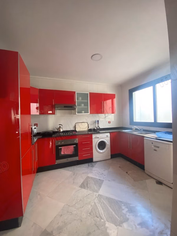 Alquiler de un apartamento en Champ de course. Superficie de 126 m². Sistema de parabólicas y residencia segura