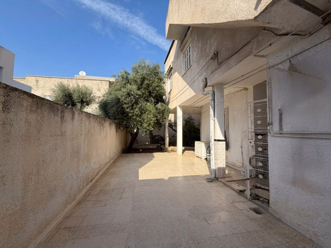 Villa à deux étages 304m² ben arous