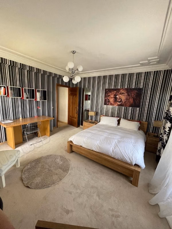 Location d'un appartement à Riyad.
Superficie 140 m².
Meublé