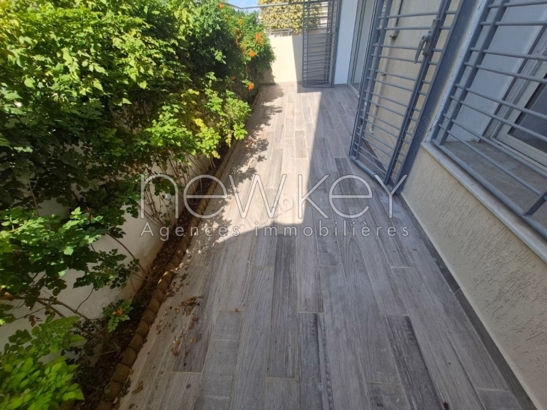 Appartement S3 avec terrasse à louer aux Jardins de Carthage