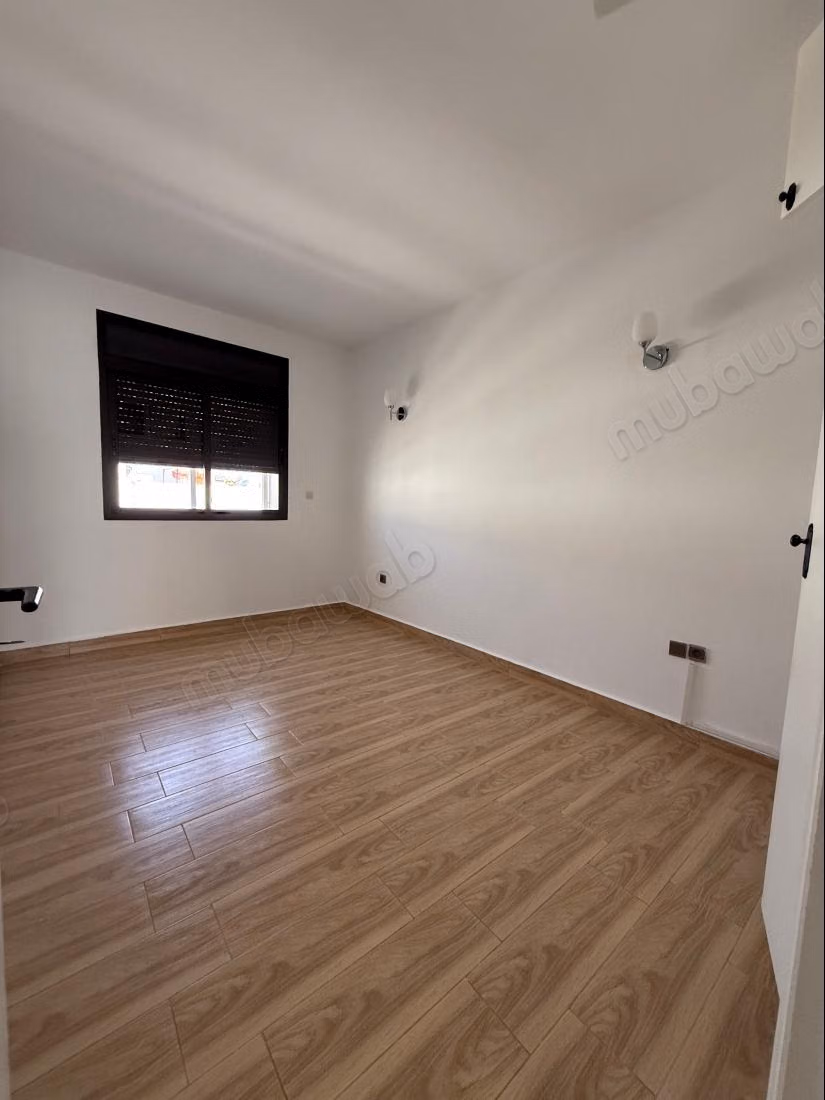 Superbe appartement à louer à Riyad. 
Surface de 250 m². 
Terrasse et ascenseur