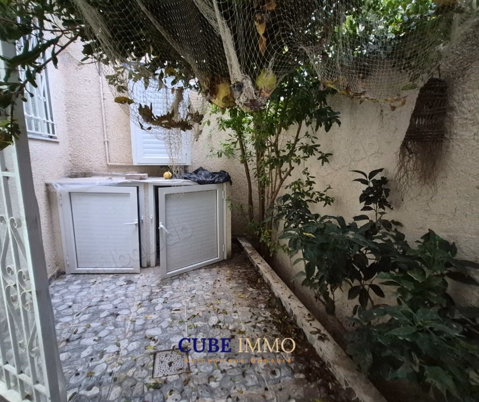 S1 في الطابق الأرضي، فارغ أو مفروش