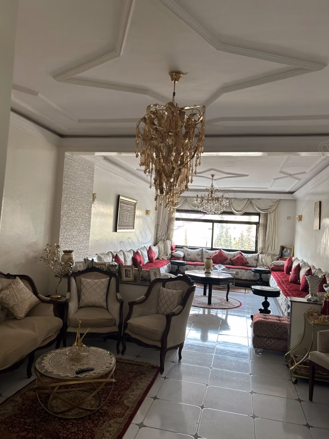 Apartment for sale in the center. 3 nice rooms