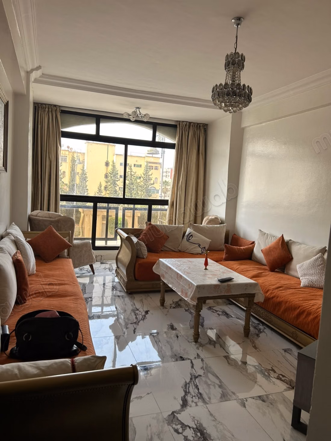 Apartment for sale in the center. 3 nice rooms