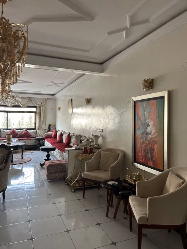 Apartment for sale in the center. 3 nice rooms