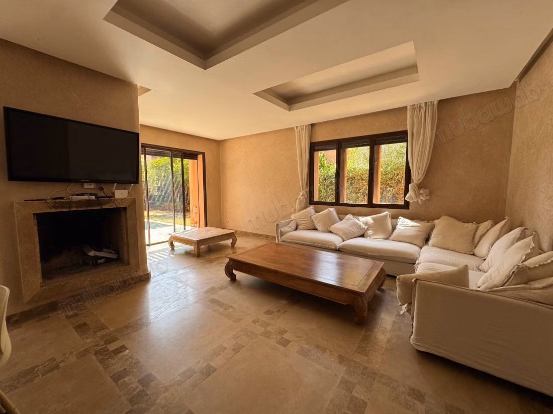Residencia privada: Villa de 250 m2 en terreno de 385 m2