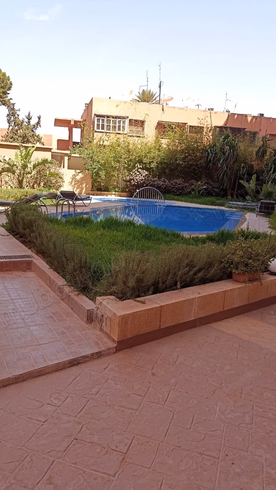 Fabuloso apartamento en venta en El Moukef. Área total 1550 m². Amplio espacio de almacenamiento