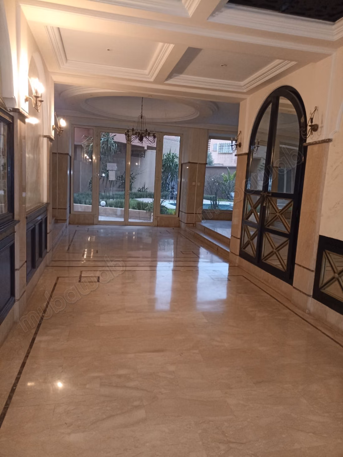 Fabuloso apartamento en venta en El Moukef. Área total 1550 m². Amplio espacio de almacenamiento