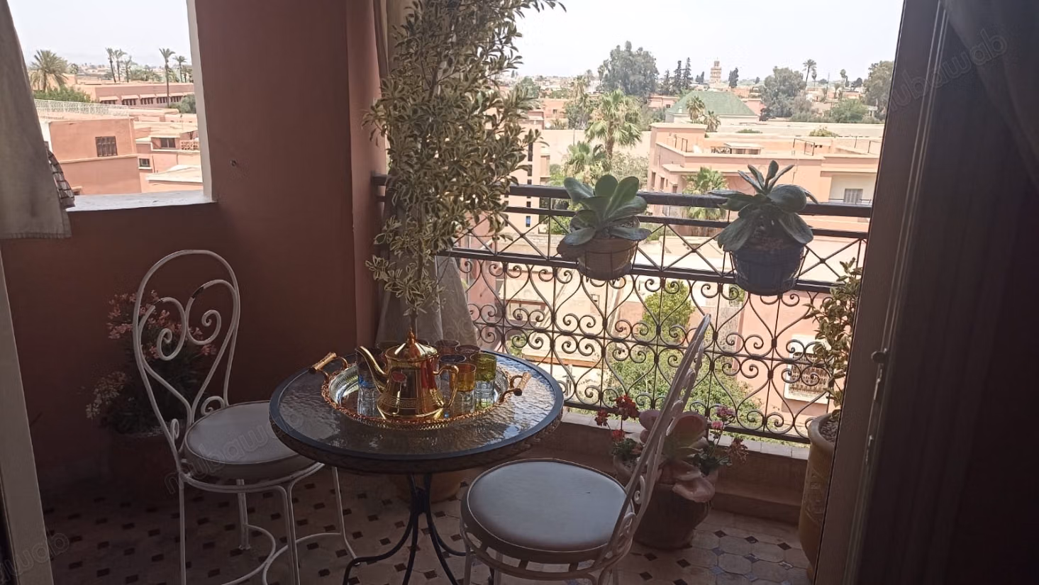 Fabuloso apartamento en venta en El Moukef. Área total 1550 m². Amplio espacio de almacenamiento