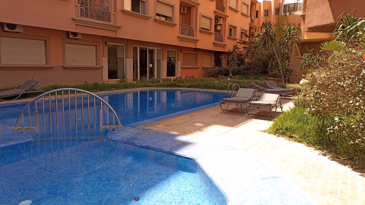 Fabuloso apartamento en venta en El Moukef. Área total 1550 m². Amplio espacio de almacenamiento