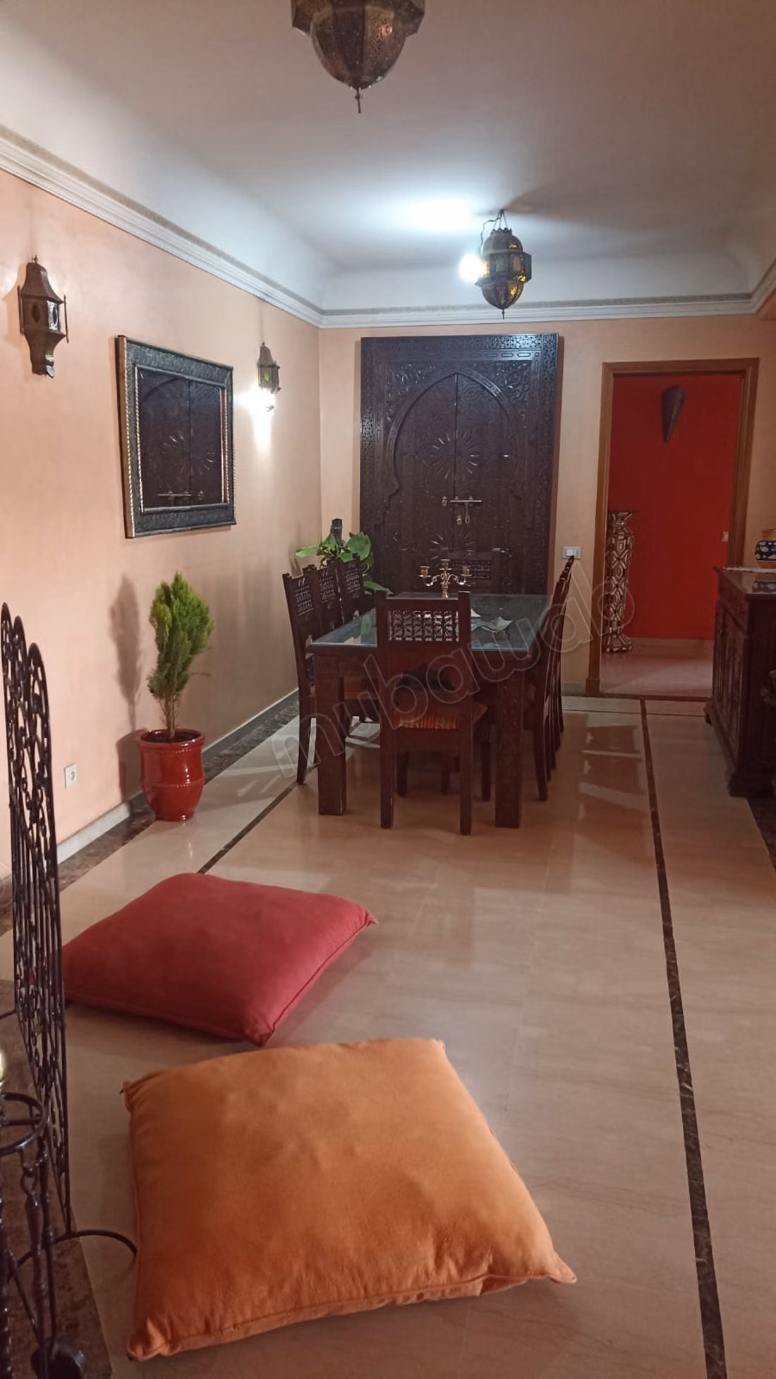 Fabuloso apartamento en venta en El Moukef. Área total 1550 m². Amplio espacio de almacenamiento