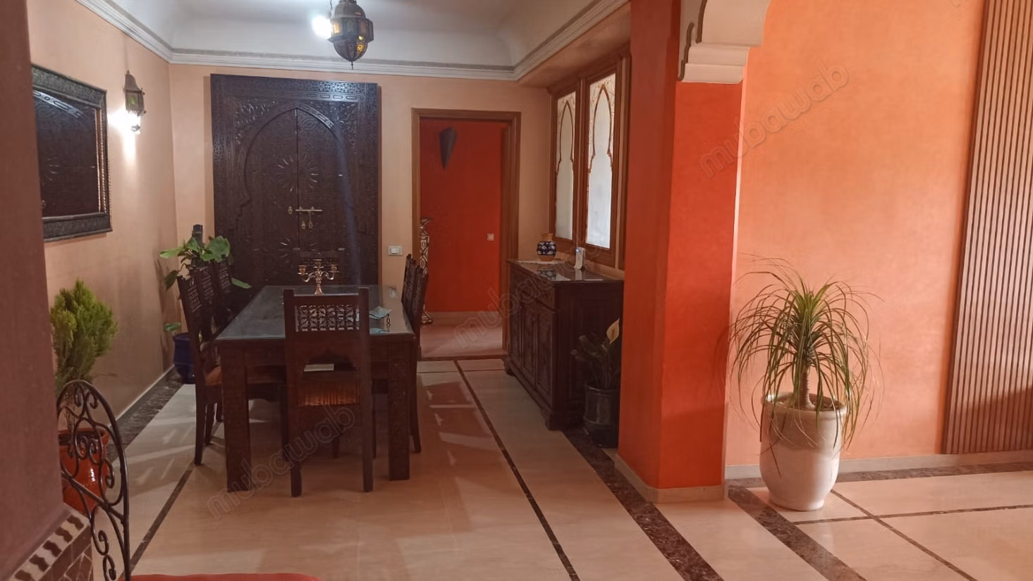 Fabuloso apartamento en venta en El Moukef. Área total 1550 m². Amplio espacio de almacenamiento