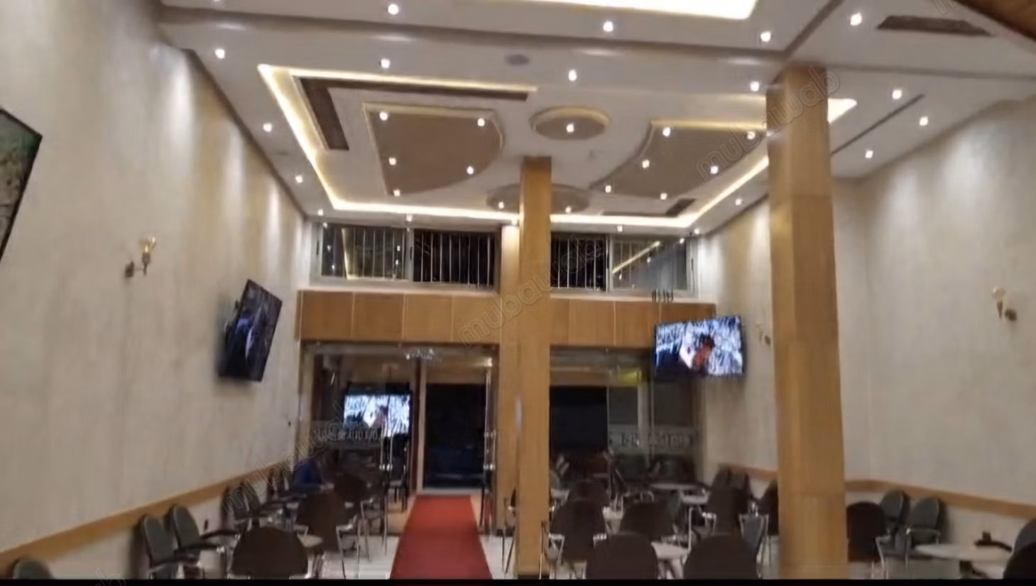 Maison Meublée avec commerce Café sur Grand boulvr