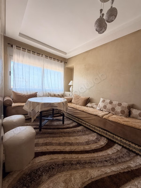 Zeer mooi appartement te huur in Dar Bouazza. 2 aangename slaapkamers. Goed gemeubileerd