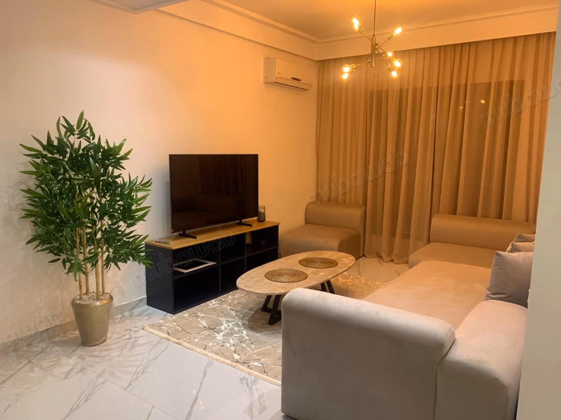 Apartamento amueblado de 2 habitaciones en el corazón de CFC