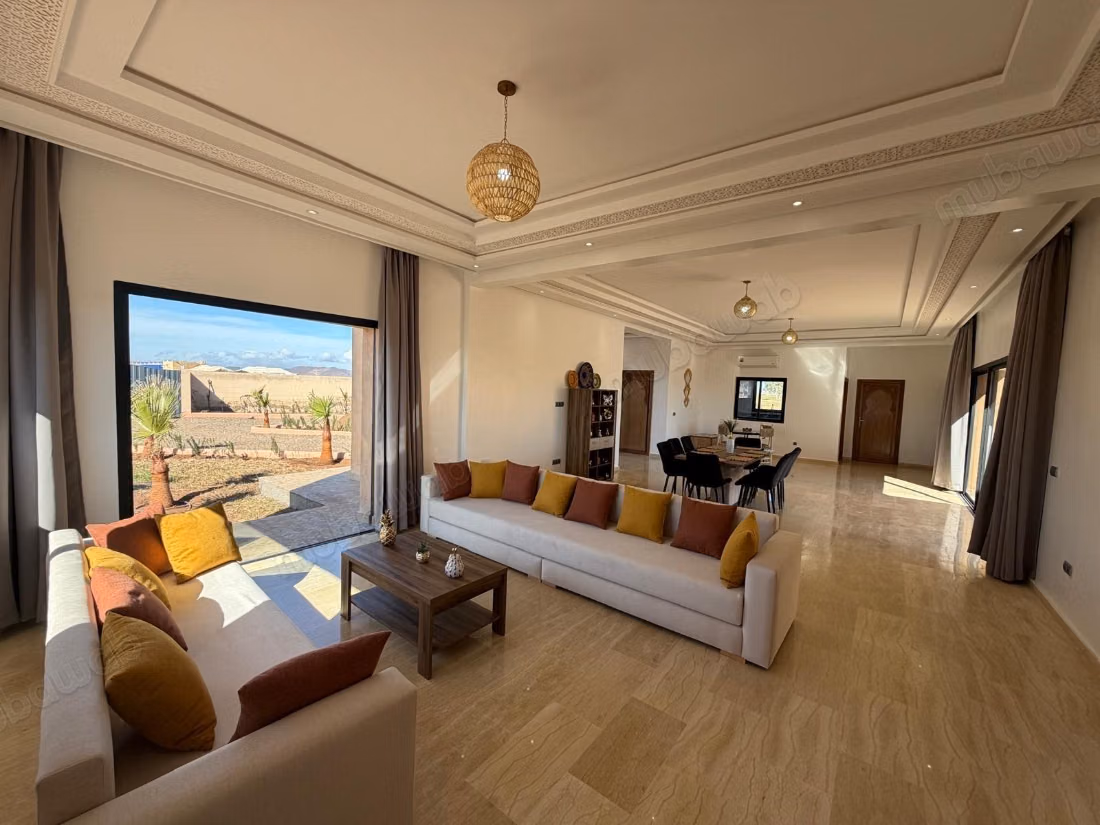 Stunning villa for sale on Casablanca Road. 4 bedrooms. Furnished