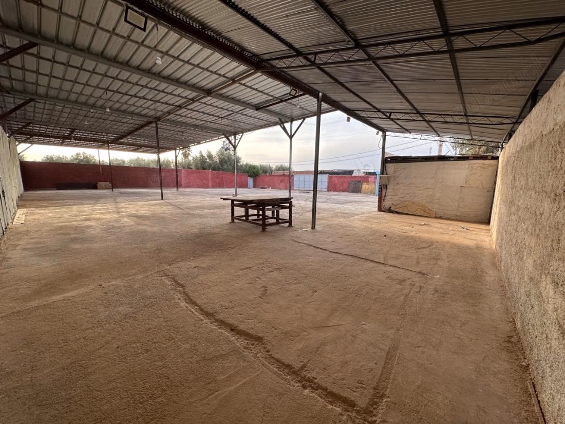 Grote opslag 1.100 m² te huur – Essaouiraweg