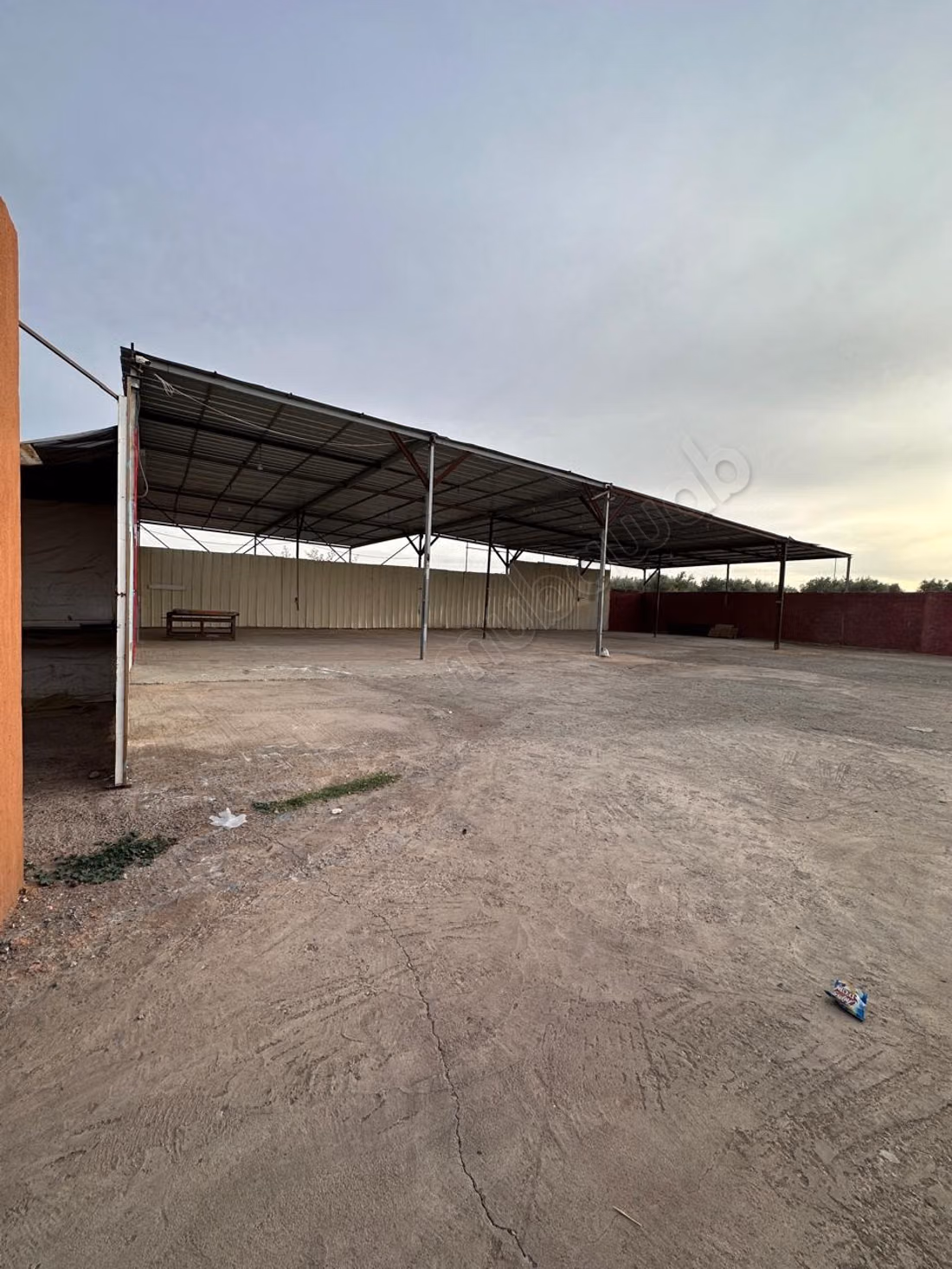 Grote opslag 1.100 m² te huur – Essaouiraweg