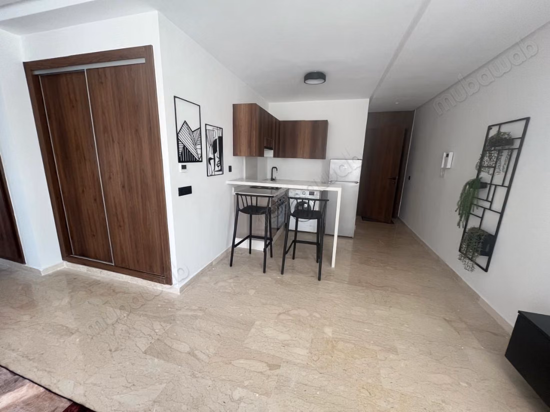 Appartement à louer à Bourgogne Ouest. 1 belle chambre. Meublé
