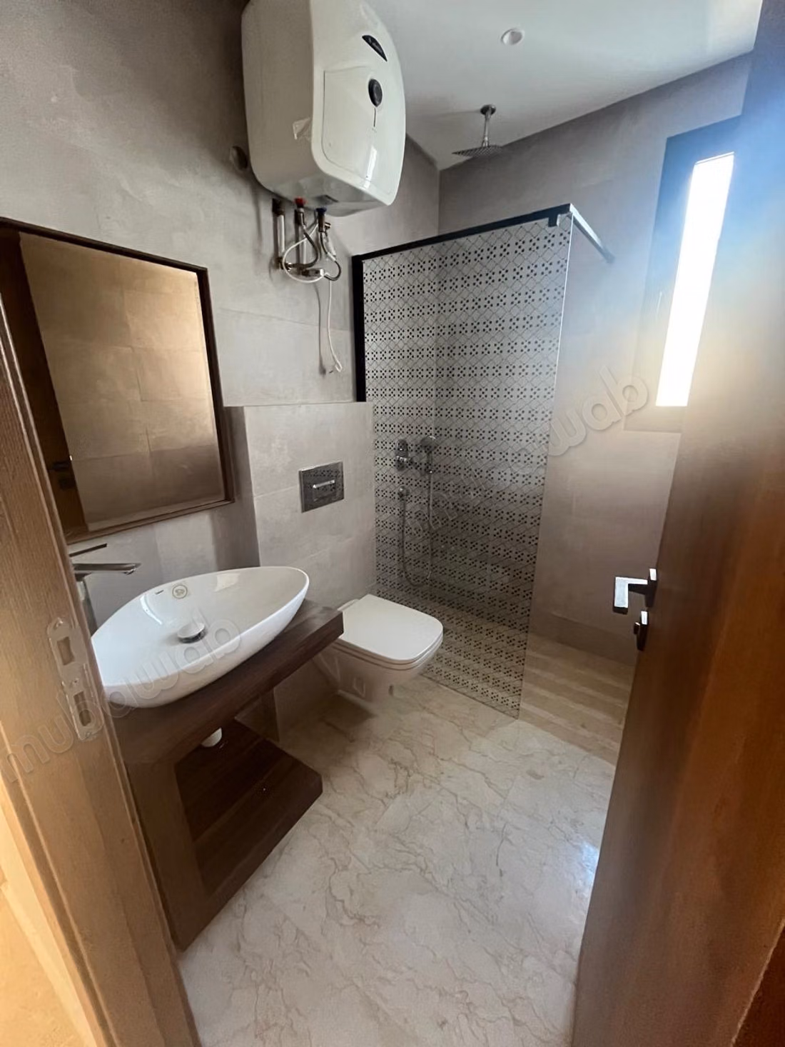 Appartement à louer à Bourgogne Ouest. 1 belle chambre. Meublé
