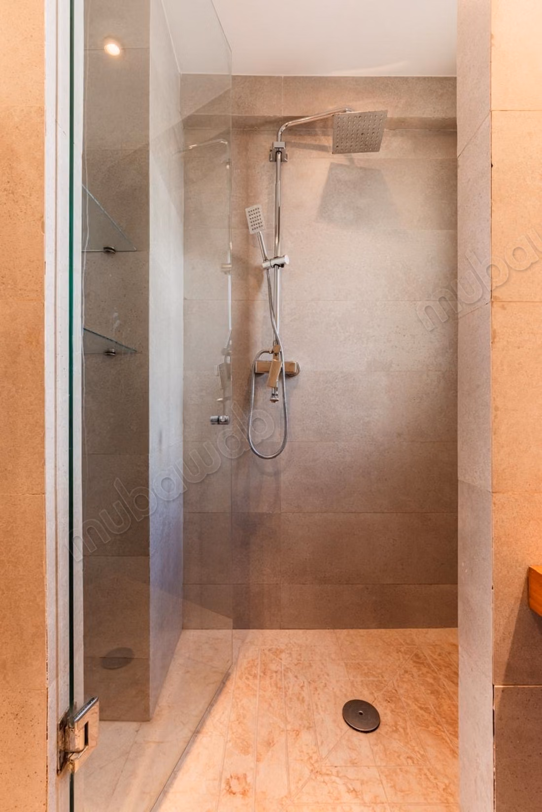 Muy bonito apartamento en alquiler en Racine. Superficie total 80 m². Bien amueblado