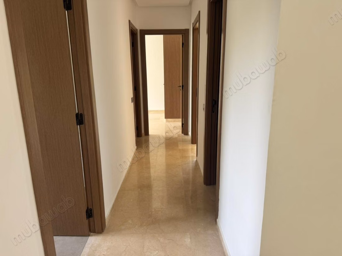 Appartamento di 210 m² con giardino e piscina