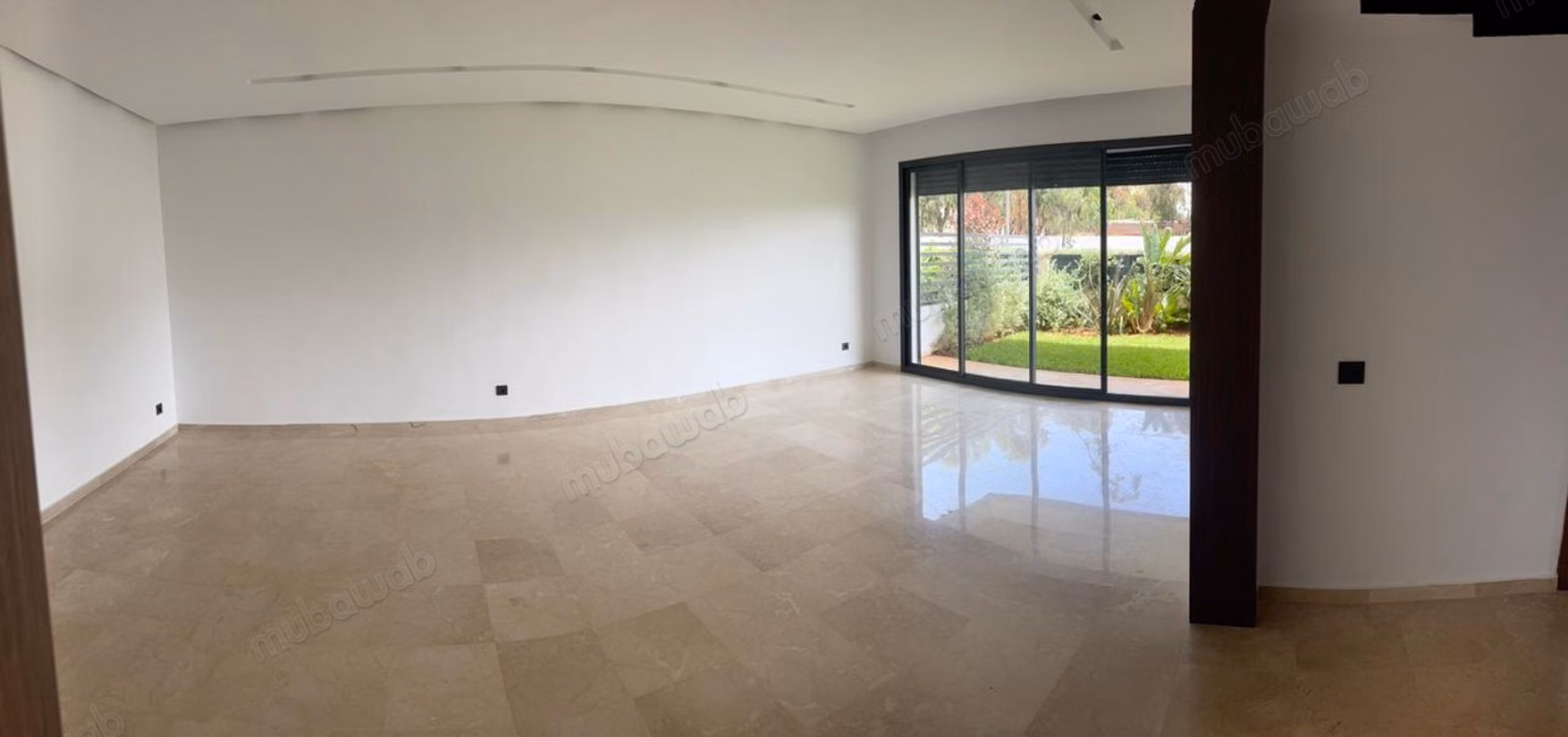 Appartamento di 210 m² con giardino e piscina