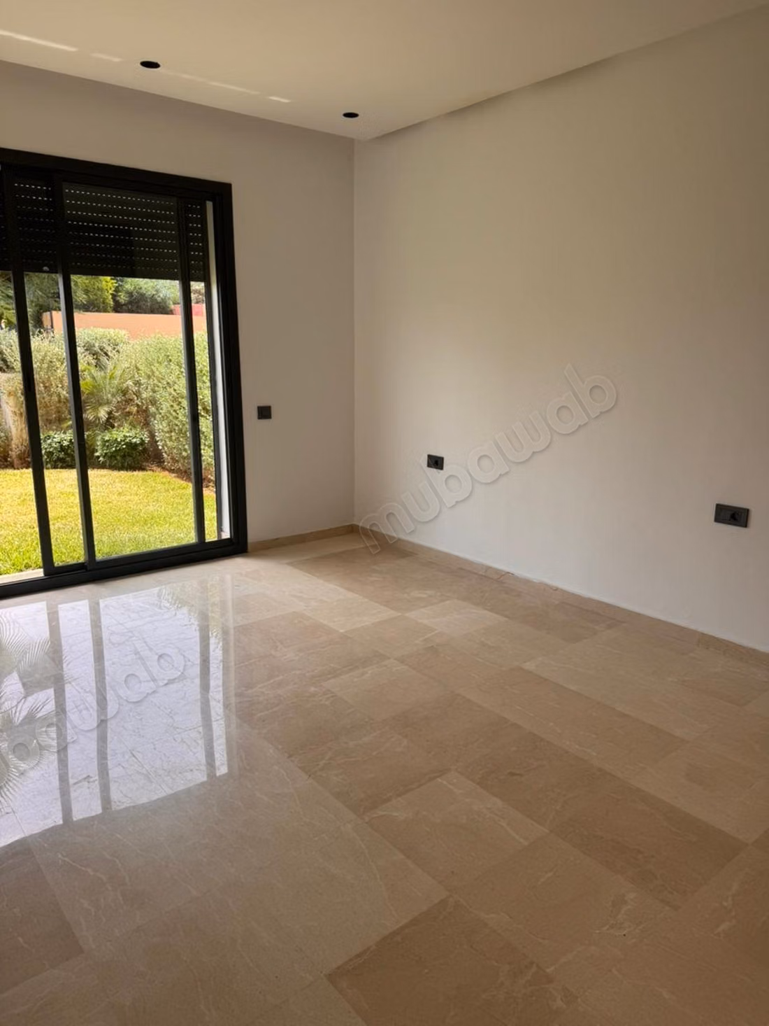 Appartamento di 210 m² con giardino e piscina