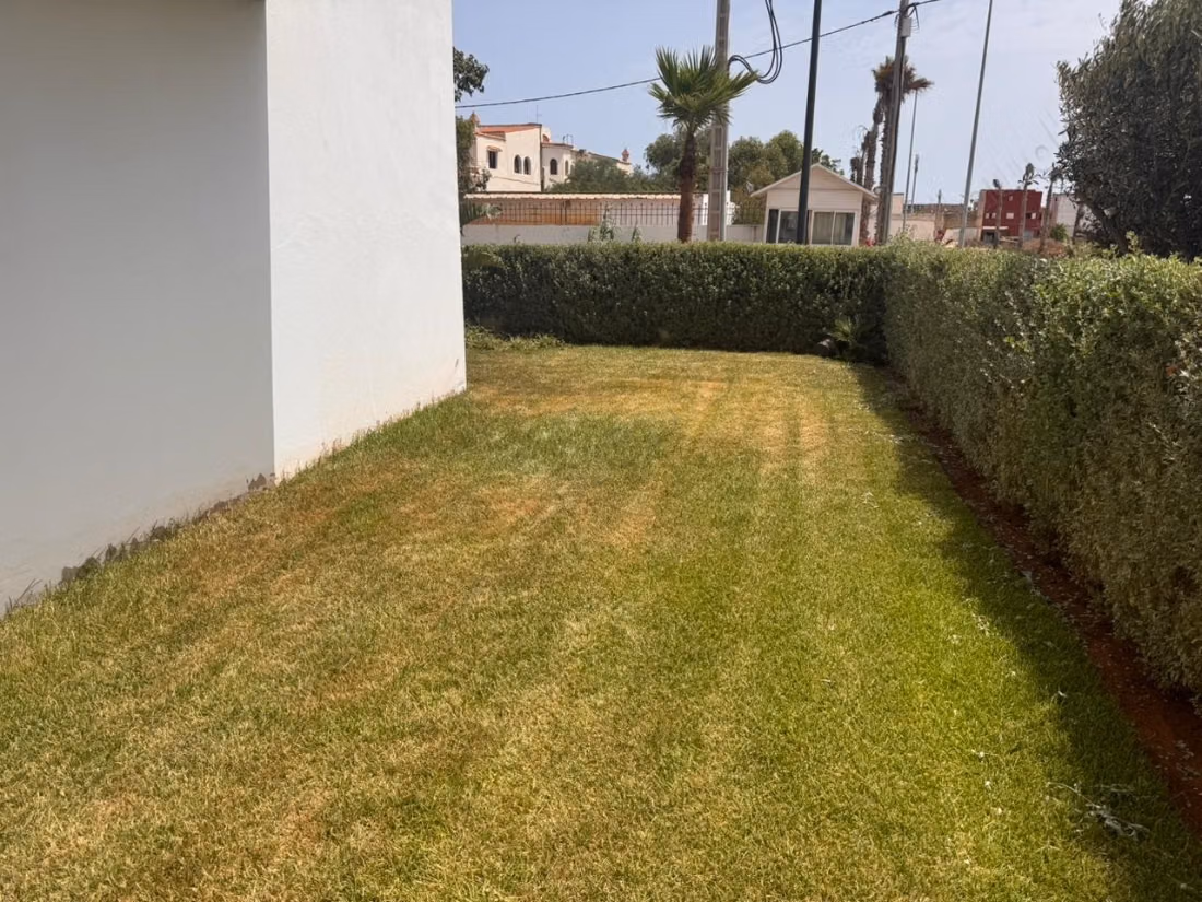 Appartamento di 210 m² con giardino e piscina