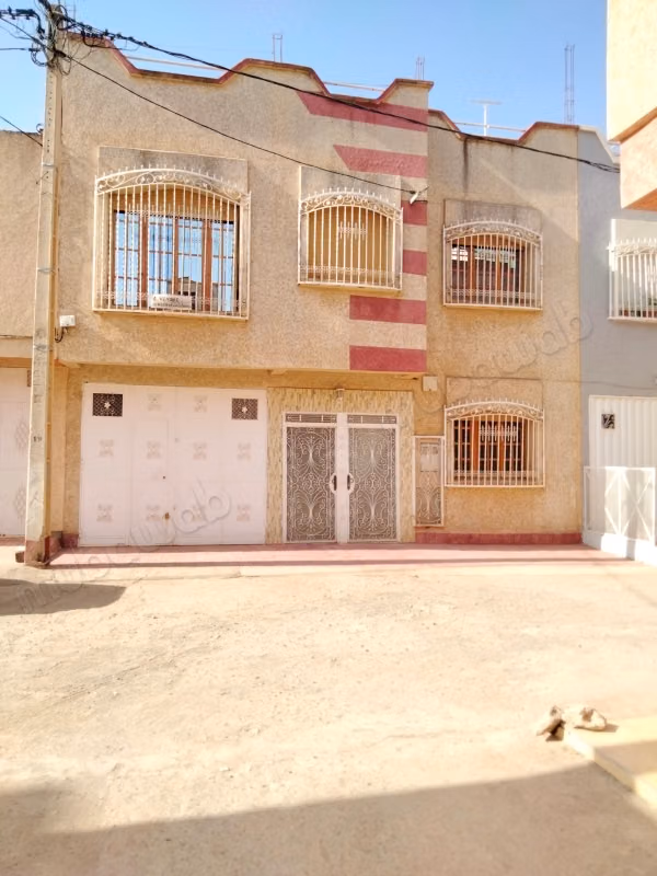 House for sale in Hay Maamoura. Area of 215 m². Equipped kitchen