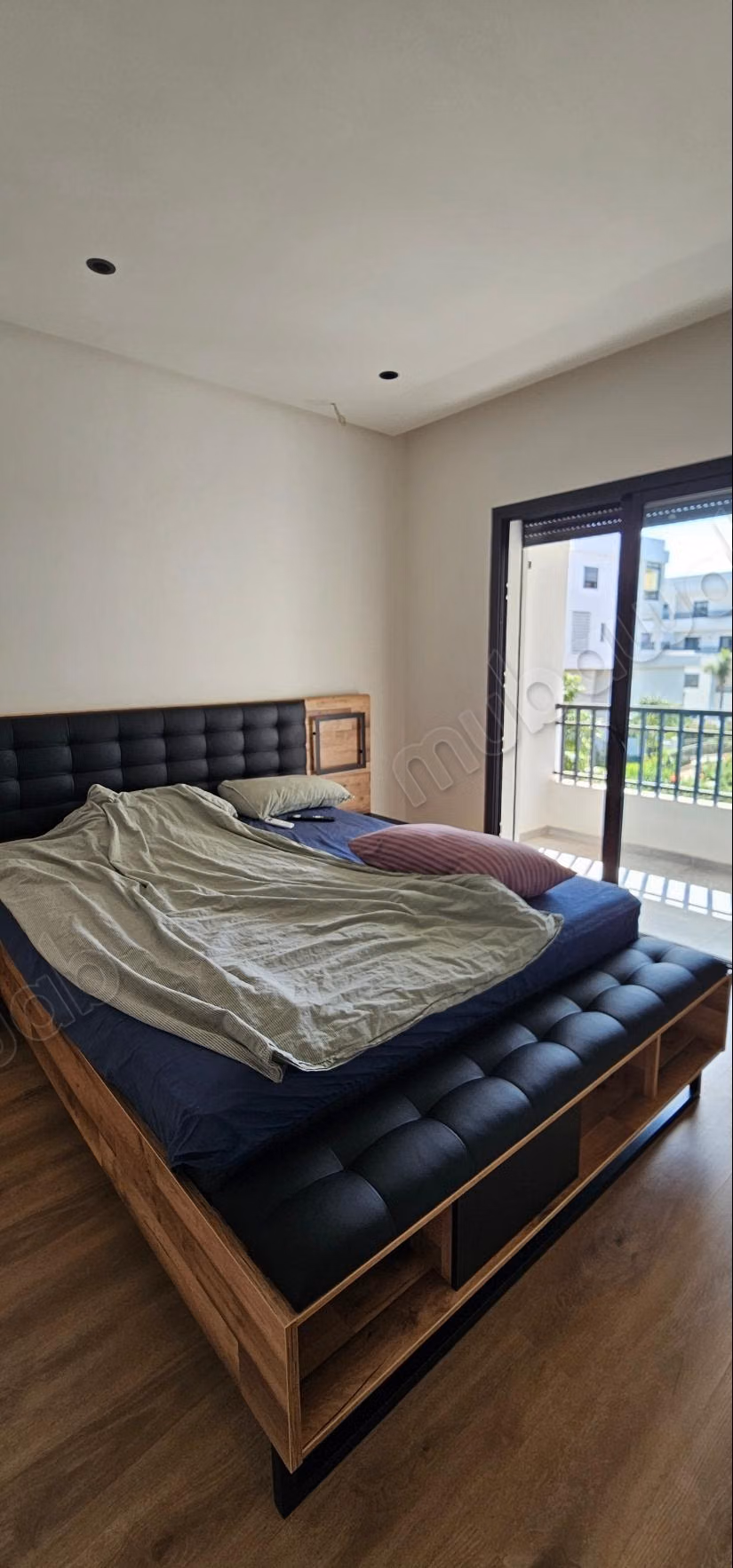 Alquile este apartamento en Sidi Maarouf. Superficie total 261 m². Bien amueblado