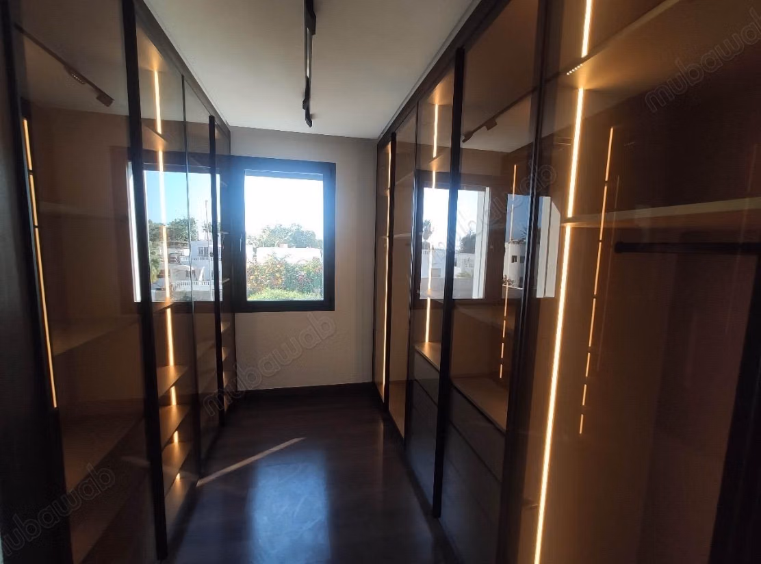 Venta de villa de lujo en Harhoura. 7 grandes habitaciones. Calefacción central y puerta blindada