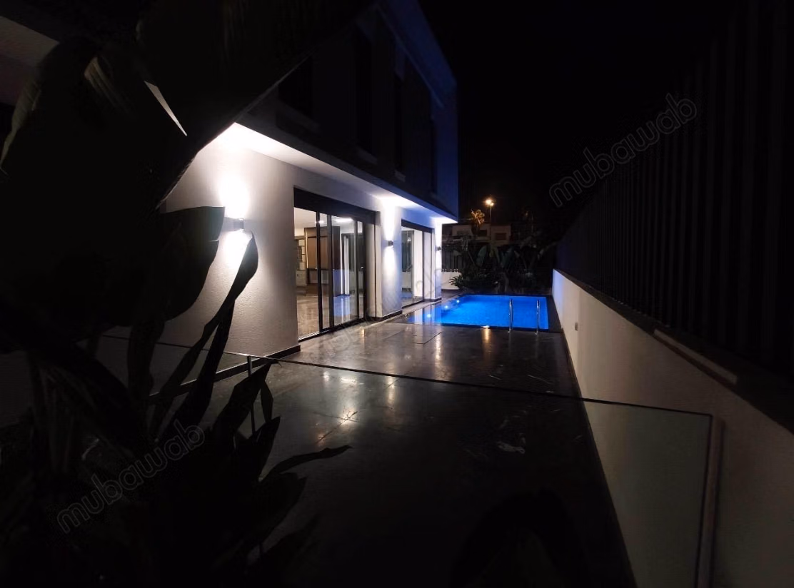 Venta de villa de lujo en Harhoura. 7 grandes habitaciones. Calefacción central y puerta blindada