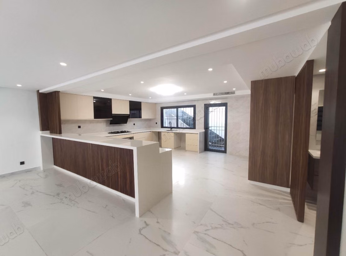 Venta de villa de lujo en Harhoura. 7 grandes habitaciones. Calefacción central y puerta blindada