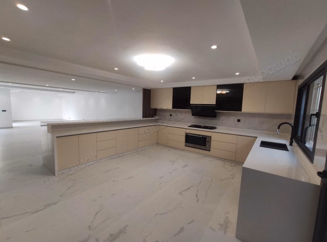 Venta de villa de lujo en Harhoura. 7 grandes habitaciones. Calefacción central y puerta blindada