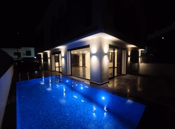 Venta de villa de lujo en Harhoura. 7 grandes habitaciones. Calefacción central y puerta blindada