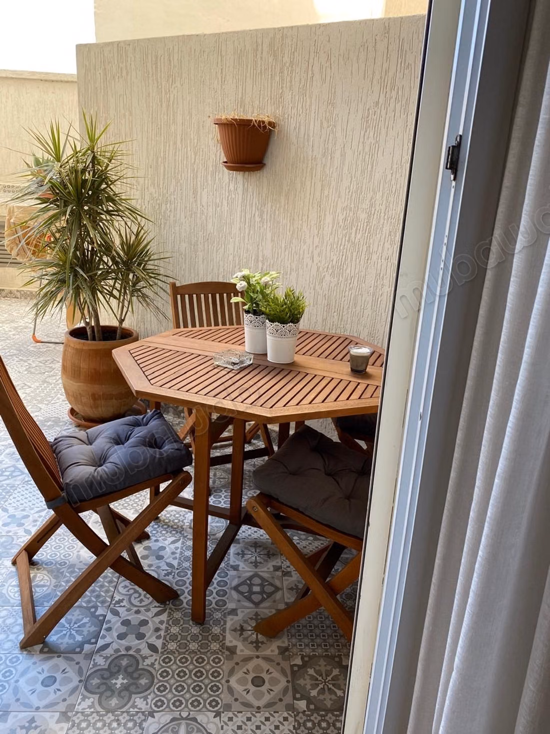 Bel appartement en location à Bourgogne Ouest. 
1 chambre. 
Meublé