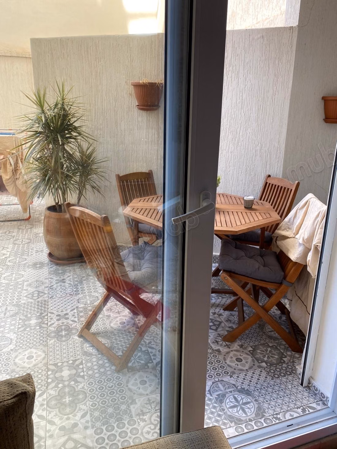 Bel appartement en location à Bourgogne Ouest. 
1 chambre. 
Meublé