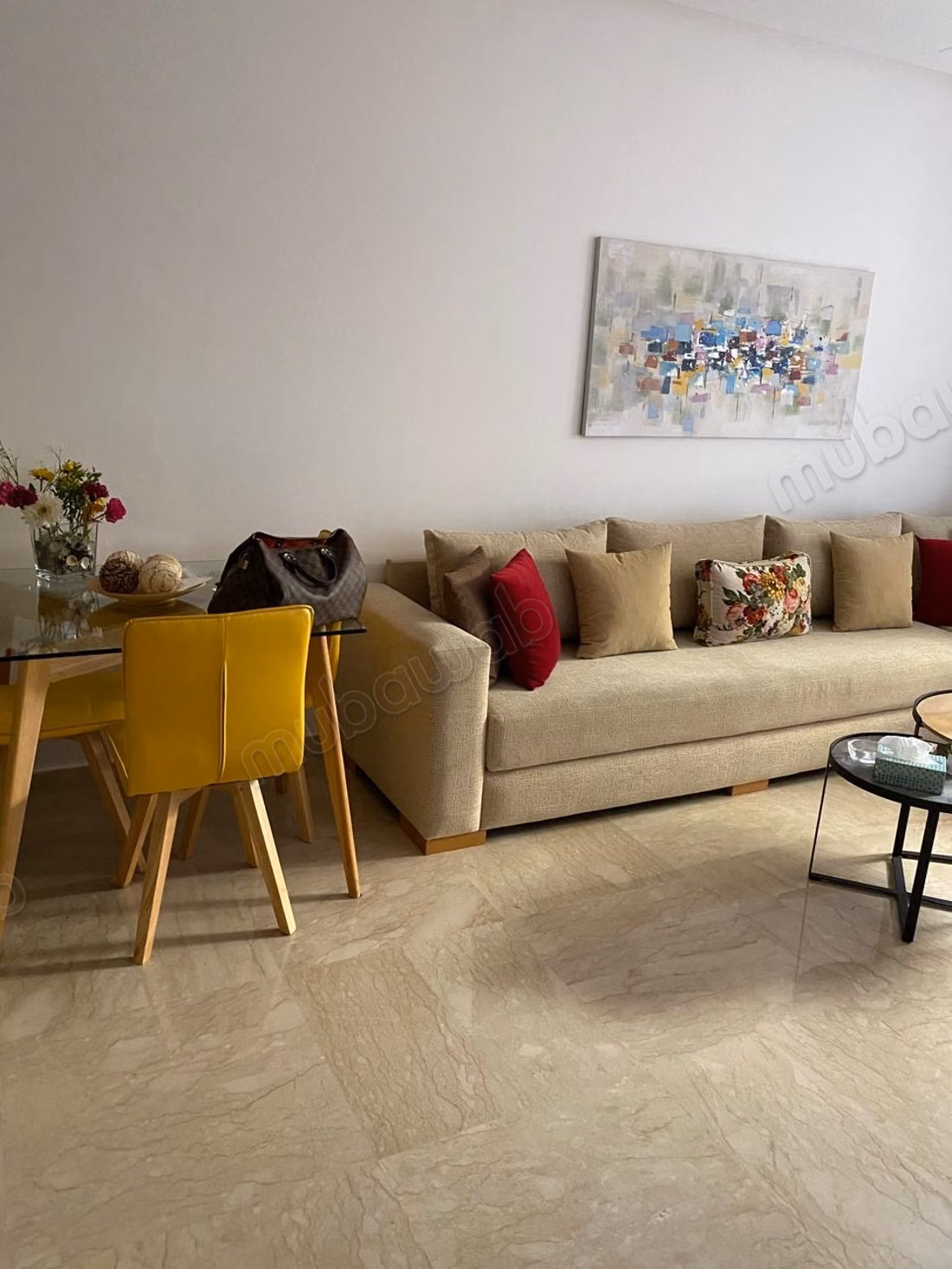 Bel appartement en location à Bourgogne Ouest. 
1 chambre. 
Meublé