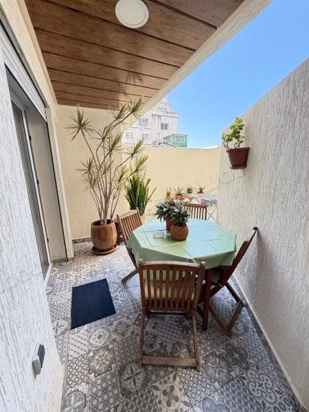 Bel appartement en location à Bourgogne Ouest. 
1 chambre. 
Meublé