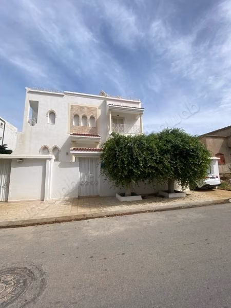 Villa spaziosa e vicino al mare in vendita