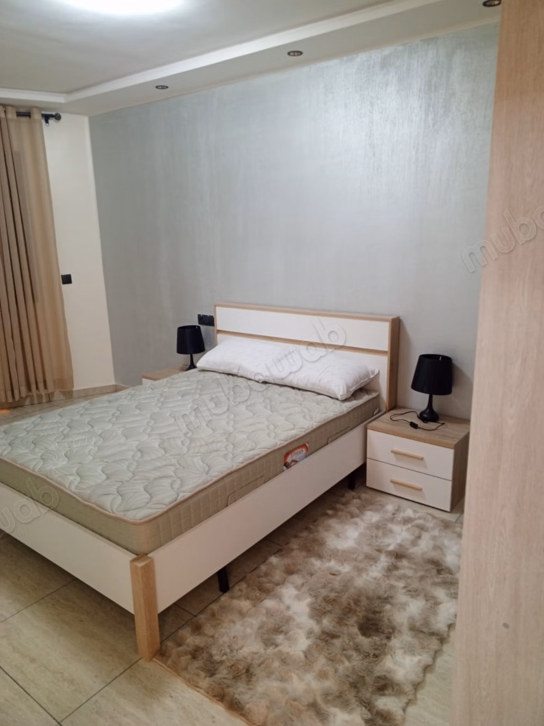 Bel appartement à louer à Khouribga. 2 grandes pièces. Porte robuste, résidence sécurisée