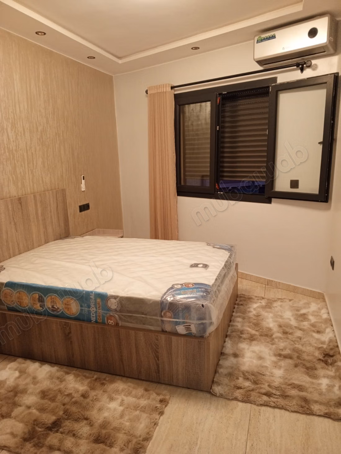 Bel appartement à louer à Khouribga. 2 grandes pièces. Porte robuste, résidence sécurisée