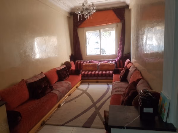 Louez cet appartement à Oulfa. 4 pièces confortables. Meublé