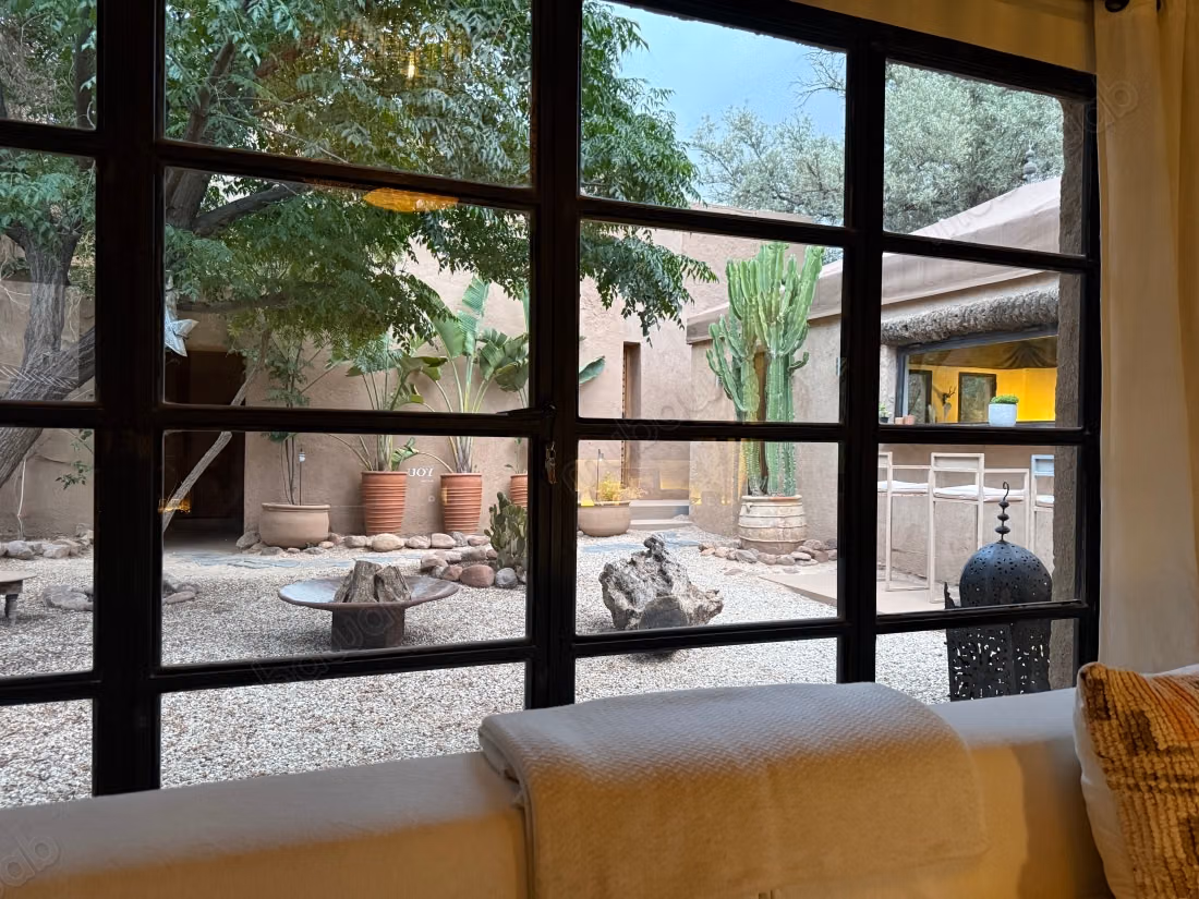 Maison d’architecte rare au cœur d’une oliveraie