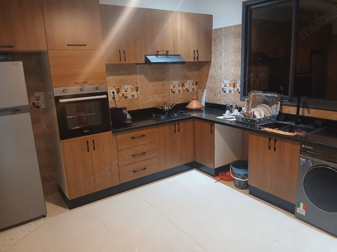 Appartement à louer à Khouribga. 4 pièces magnifiques. Antenne parabolique et sécurité.